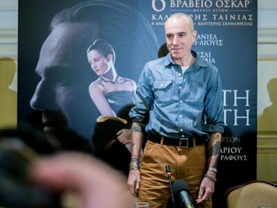 Λαμπερός, αδύνατος και χαμογελαστός ο Ντ...