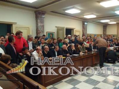 Πύργος: Χαμός στη σύσκεψη για τα απορρίμ...