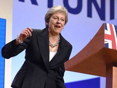 Δείτε την Τερέζα Μέι να χορεύει το Danci...