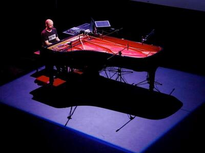 H παράσταση "Expanded Piano" κ...