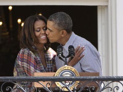 Χρόνια πολλά από το ζεύγος Ομπάμα - ΔΕΙΤ...