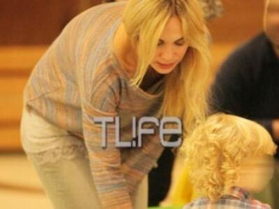 Λίνα Σακκά: Στην παιδική χαρά με τον γιο...