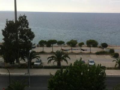 Η ΜΟΥΓΑΔΑ ΣΤΑ ΔΕΝΤΡΑ ΜΕ ΘΕΑ ΤΟ ΑΠΕΡΑΝΤΙΟ ΓΑΛΑΖΙΟ