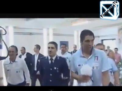 Φυλακή στην Ιταλία επισκέφτηκε ο Μάριο Μ...