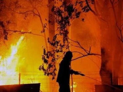 Αυστραλία: Ένας νεκρός και εκατοντάδες κ...