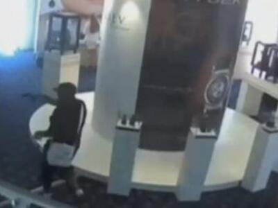 Βίντεο: Δείτε καρέ-καρέ τη ληστεία στο ξ...