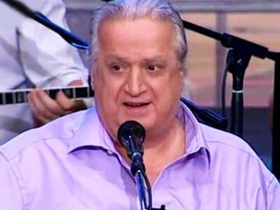 Ο Μπάμπης Γκολές συνεχίζει τις εμφανίσει...