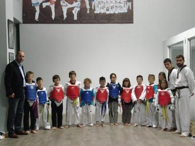 Α.Σ.Δόξα: Με τους  Μικρούς Μονομάχους στ...