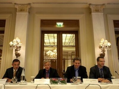 Μόνιμη στέγη για την Τρόικα 