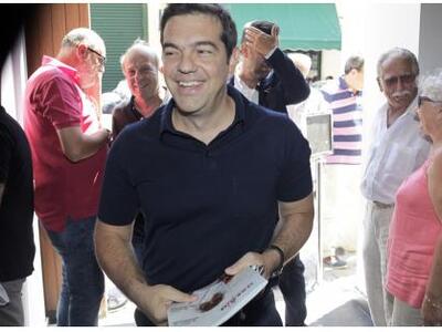 Σε εξέλιξη η ομιλία Τσίπρα στην Πανελλαδ...