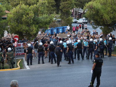 Φωτιά στην Αττική: Συγκέντρωση διαμαρτυρ...