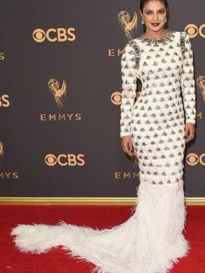 ΠΡΙΑΝΚΑ ΤΣΟΠΡΑ ΜΕ BALMAIN