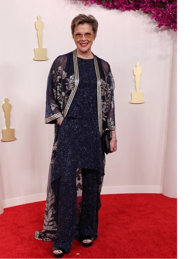 Ανέτ Μπένινγκ με Armani