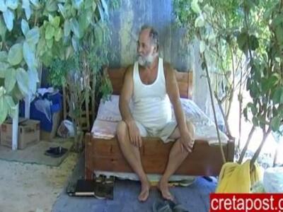 Άστεγος αλλά... νοικοκύρης! Ζει κάτω από...