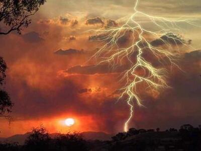 Αγρίνιο: Αλλεπάλληλες οι φωτιές απο τους κεραυνούς