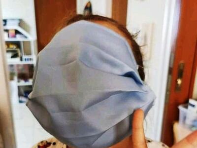 ΣΥΡΙΖΑ: «Οι μάσκες- κουκούλες που μοίρασ...