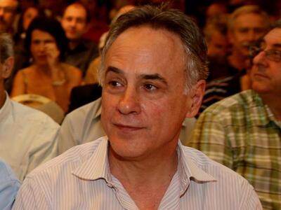 Ο Νίκος Τσούκαλης, η αγωγή της συζύγου τ...