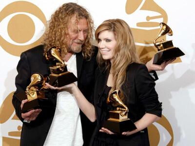  Κυκλοροφεί η απόλυτη συλλογή 2011 Gramm...