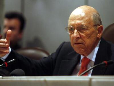 Βερολίνο: Νεαρή επιτέθηκε στον Σημίτη - ...