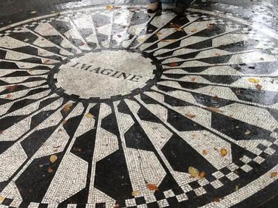 Στο Strawberry Fields, στο Central Park ...