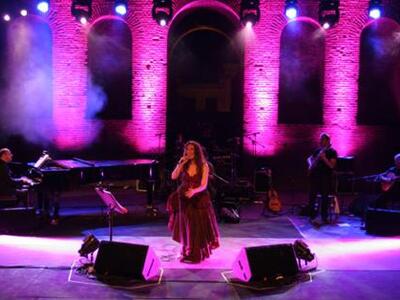 Μάγεψε η Dulce Pontes τεκμηριώνοντας τη ...