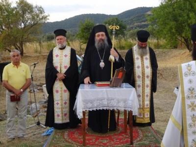 Κατάνυξη και πολλοί πιστοί στην ιερά παρ...