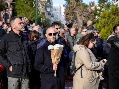 Βασίλης Καρράς: Πλήθος κόσμου ακόμα και ...