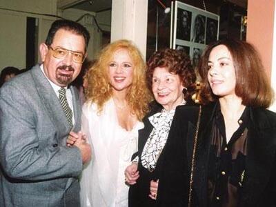 Η Αλίκη Βουγιουκλάκη με τον αδερφό της Τ...