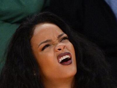 Η Rihanna παρακολούθησε μπάσκετ με παπού...