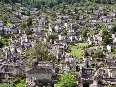 Kayakoy: Ένα ελληνικό χωριό - φάντασμα σ...