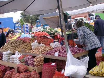 Πάτρα: Η λαική αγορά της Τετάρτης θορυβε...