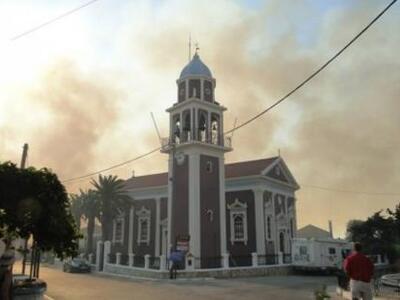 Κεφαλονιά: Μεγάλη φωτιά απειλεί σπίτια -...