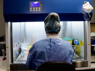 Κορωνοϊός: Ελπίδες για θεραπεία με αντισ...