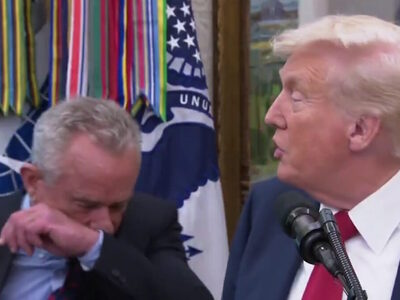 Ο Τραμπ σε Μπουρλά μετά από φτέρνισμα το...