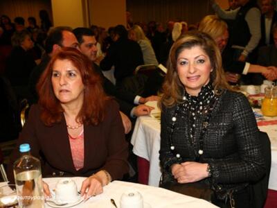 Δείτε στιγμιότυπα από την κοπή της πίτας...