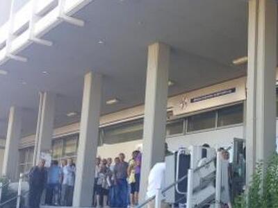 Με... " καρτέρι" έξω από την Δ...