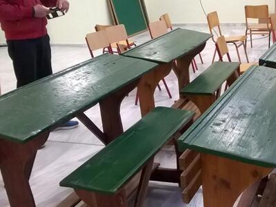 Νοσταλγία! Τα ξύλινα θρανία της παλιάς ε...