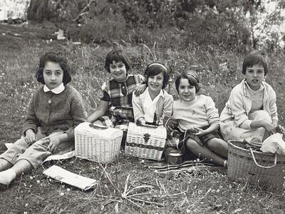 Πικ νικ στην εξοχή για τις λιλιπούτειες ...