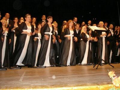 Καταχειροκροτήθηκε η Πολυφωνική Χορωδία ...