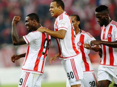 Ο Ολυμπιακός συνέτριψε την ΑΕΚ