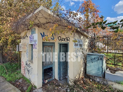 Πάτρα: Φυλάκιο του ΟΣΕ - στέκι για ύπνο ...