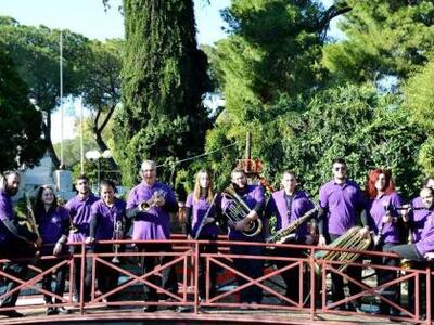 Το σύνολο πνευστών Blowin' In the Wind σ...