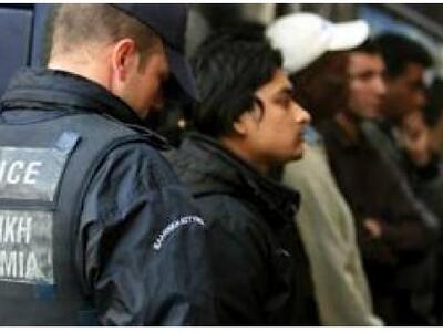 Πάτρα: Πούλμαν της Αστυνομίας με περίπου...