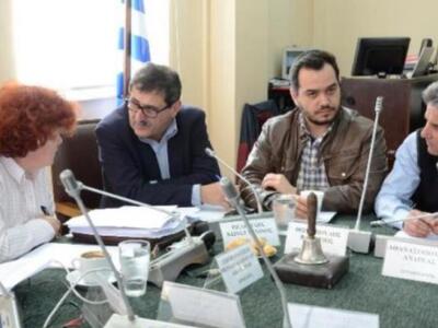 Σε εξέλιξη η συνεδρίαση του Δημοτικού Συ...