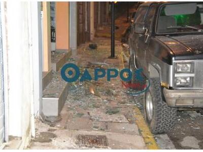 Ισχυρή έκρηξη στο κέντρο της Καλαμάτας τ...