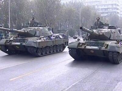 Σε εξέλιξη η στρατιωτική παρέλαση - Ομίχ...