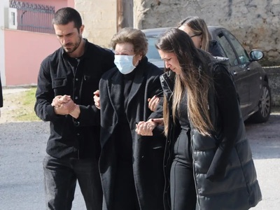 Καίτη Κωνσταντίνου: Θρήνος στην κηδεία τ...