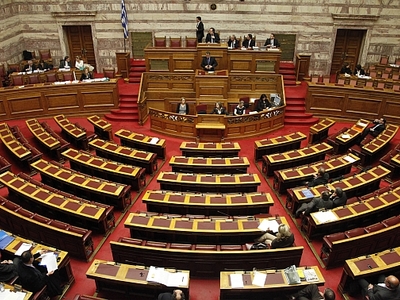 Σφοδρή αντιπαράθεση στην Βουλή για τον Καλλικράτη