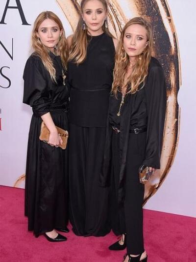 Πάντα μαυροντυμένες οι αδελφές Ολσεν