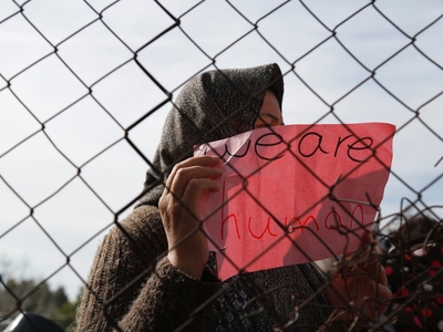 Επίταξη ακινήτων για να γίνουν κέντρα με...